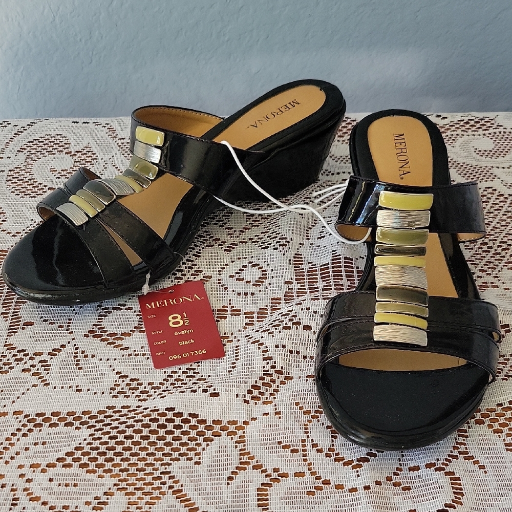 **NEW** MERONA Black 2 1/4" Wedge Sandals with Gold and Silver Accents